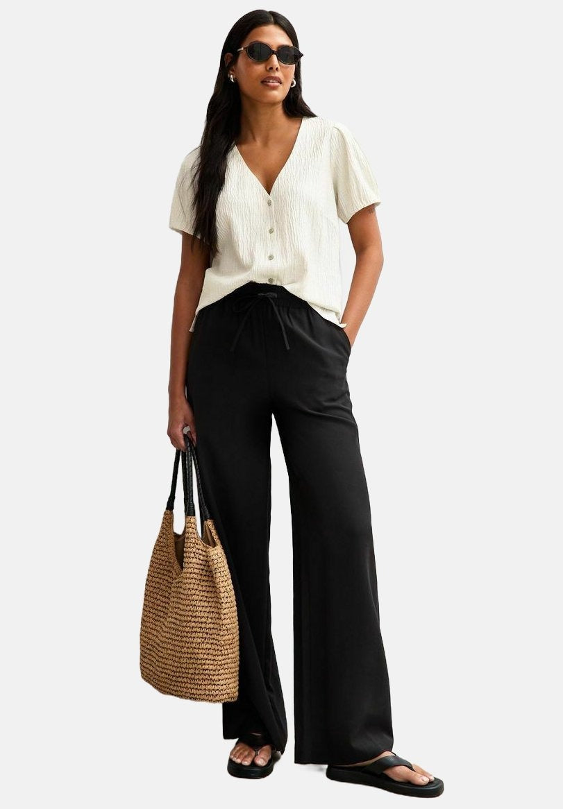 Jolina – Kurzarmbluse Damen Struktur Knopfleiste Stone Look