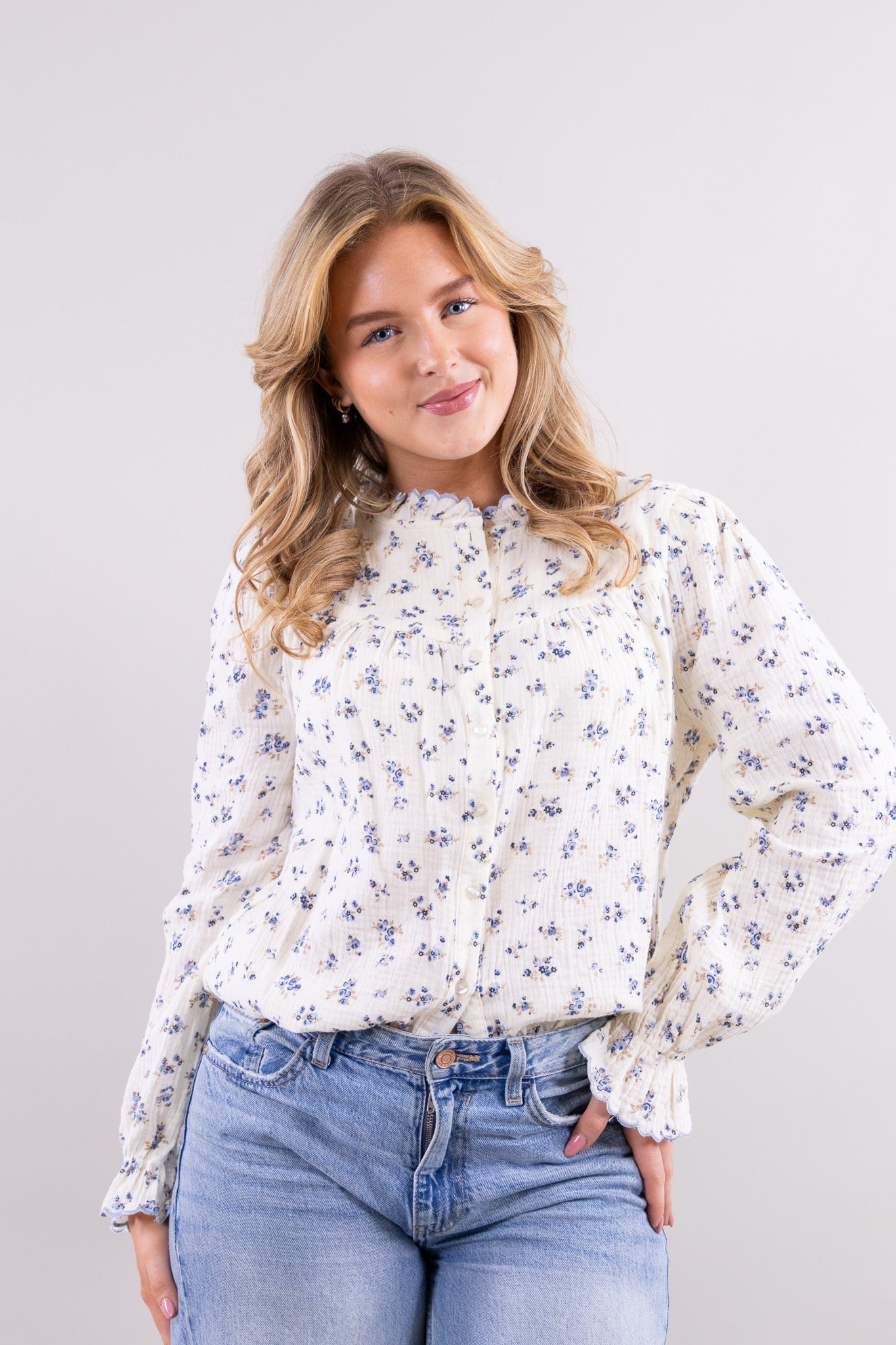 Kimberley - Damenbluse mit Blumenmuster und Sommerstil Hellblau