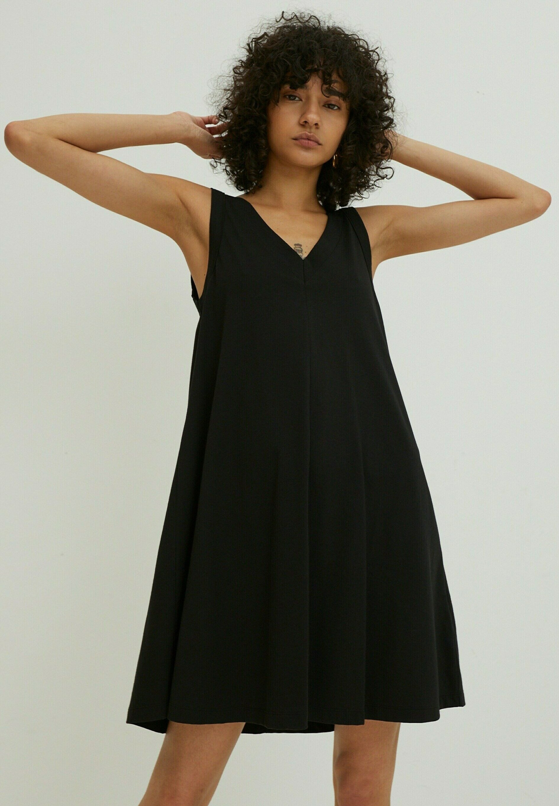 Kira – Schwarzes Freizeitkleid Damen Elegant Schlicht Modern