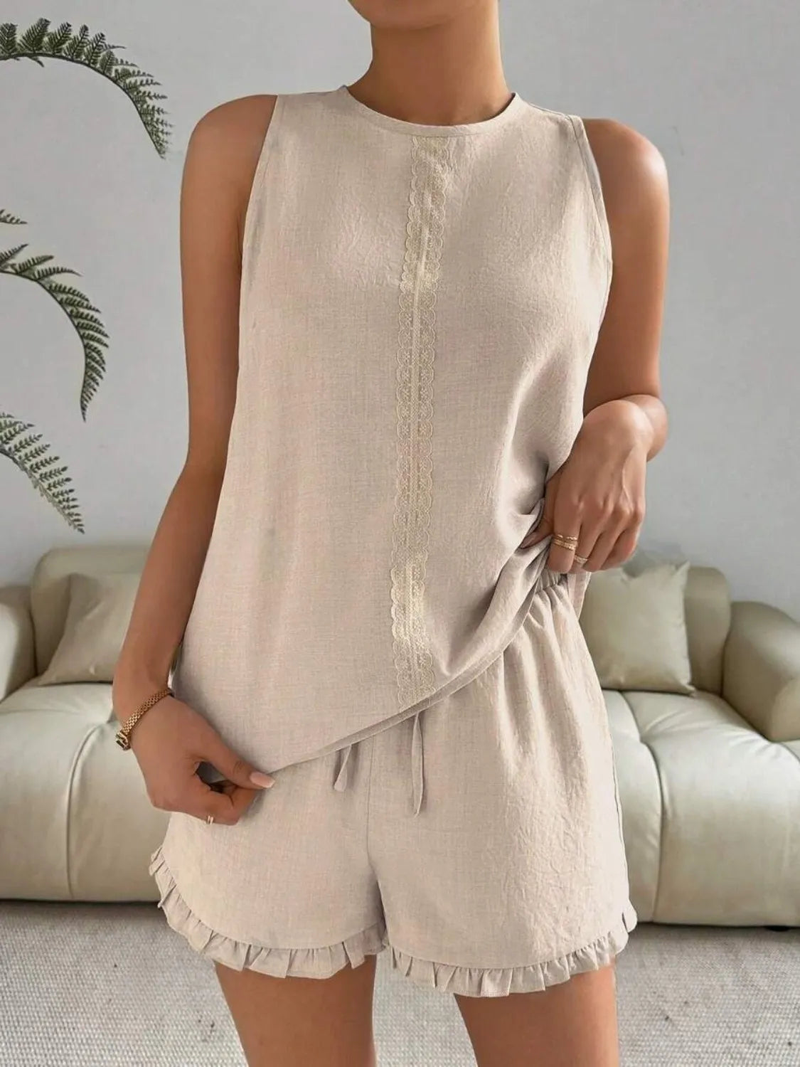 Lucy - Elegantes Set: Ärmelloses Rundhals-Top & Shorts - Beige