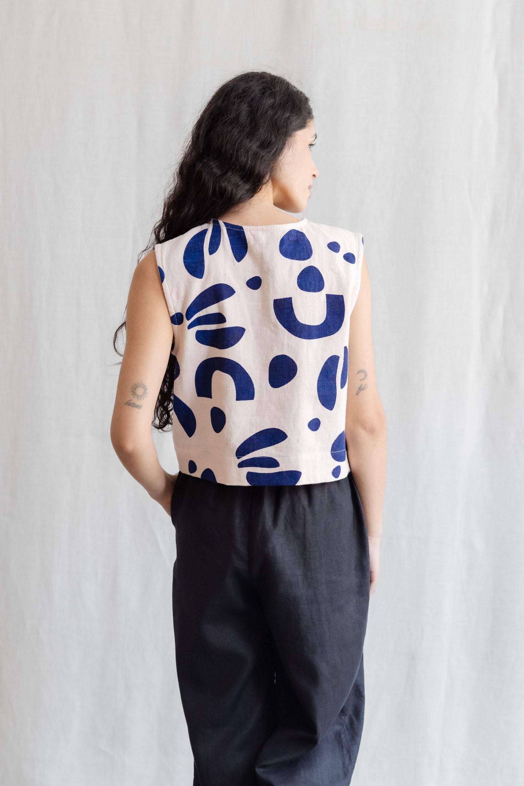 Niamh- Bio Baumwoll Top Diyan Print Atlantik Blockprint Atlantik 1