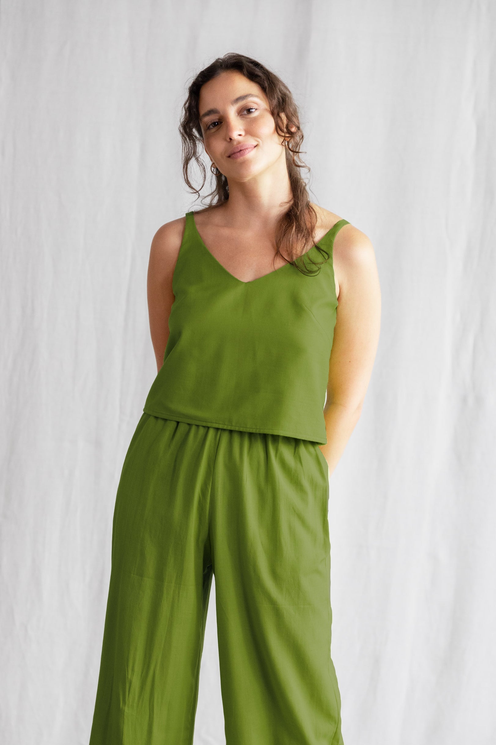 Nicola- Bio Baumwoll Croptop Iya Basilikum Grün