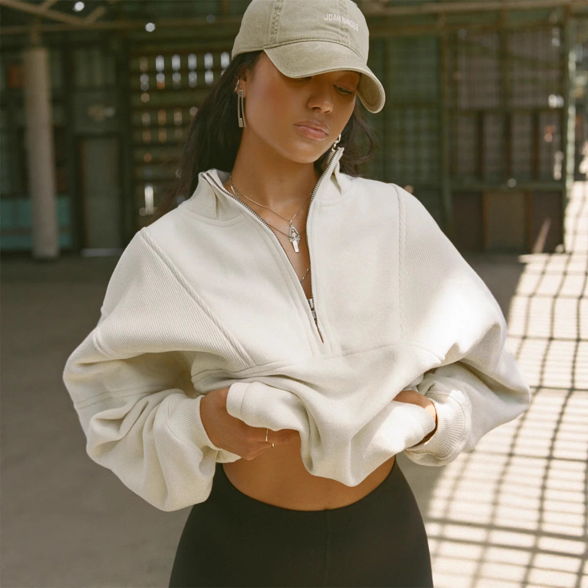 Johanna – Bequemer Hoodie mit kurzem Reißverschluss