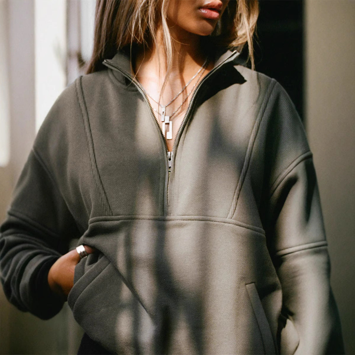 Johanna – Bequemer Hoodie mit kurzem Reißverschluss