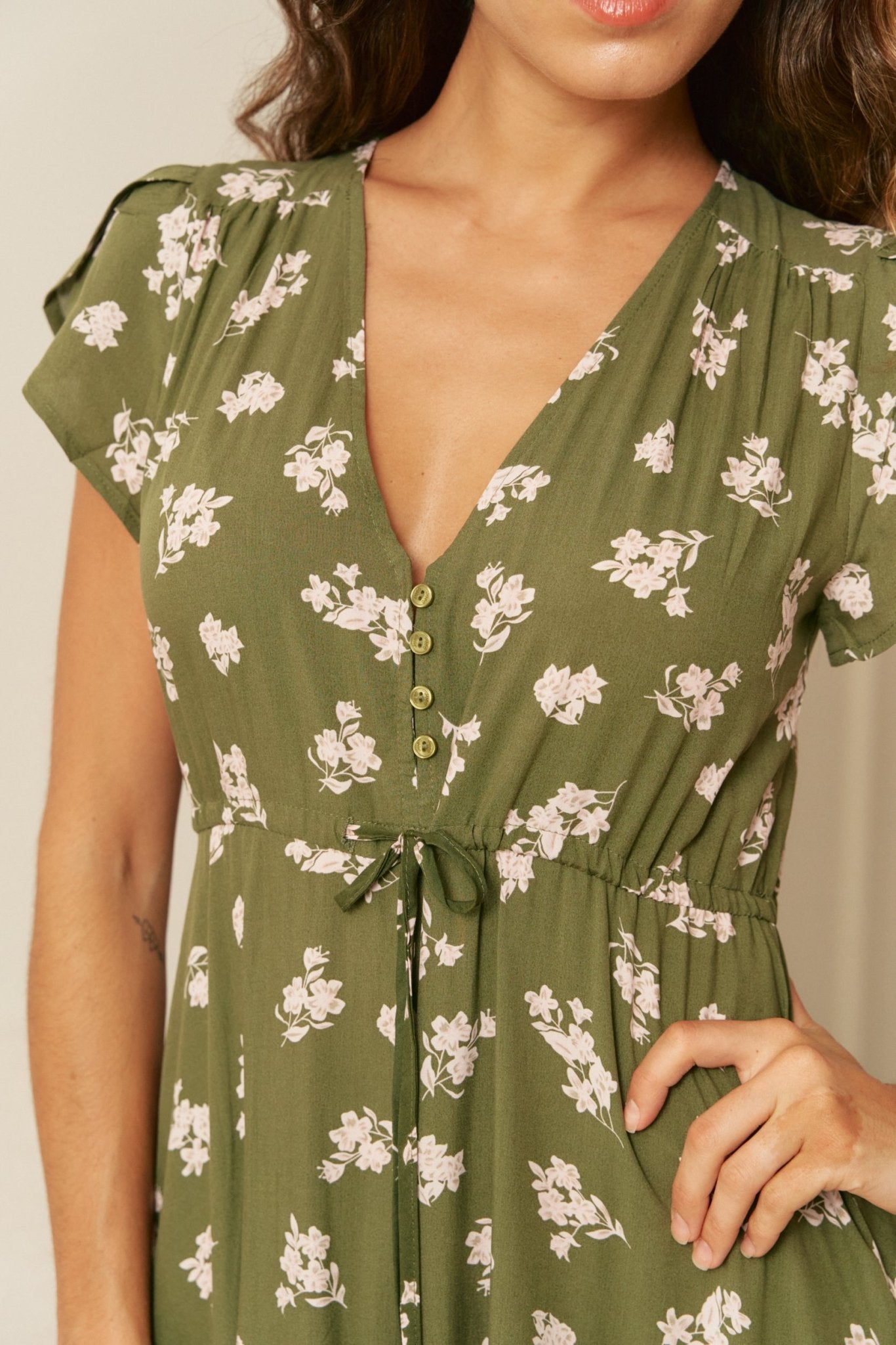 Petronella- Maxikleid in Khaki mit Taillenband Grün 4