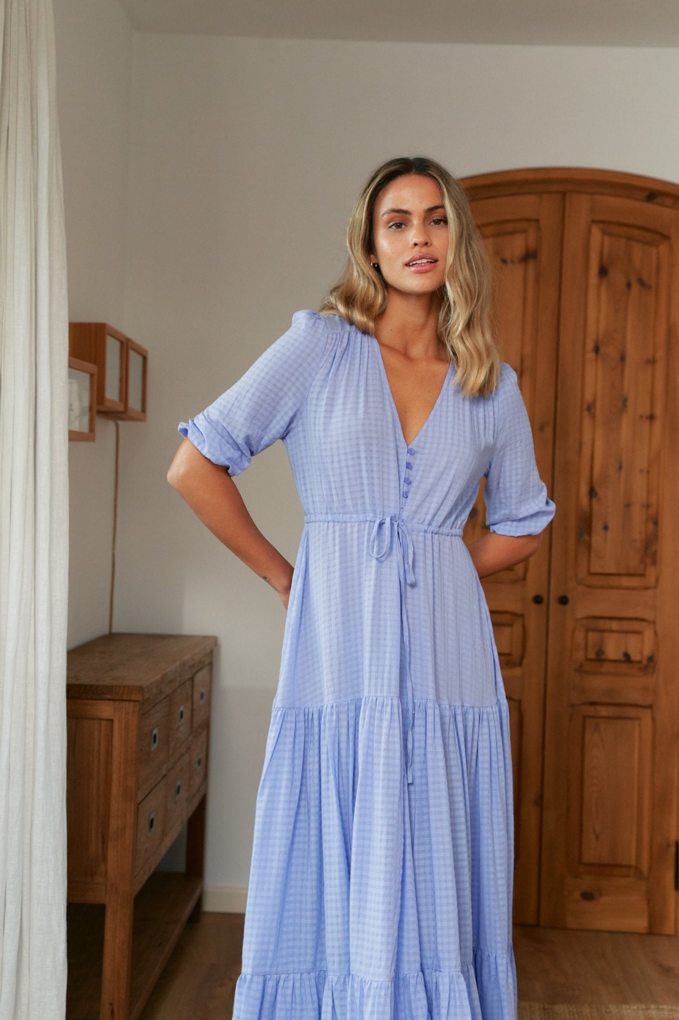 Rosina- Luftiges Maxikleid in Flieder mit V-Ausschnitt Blau 1