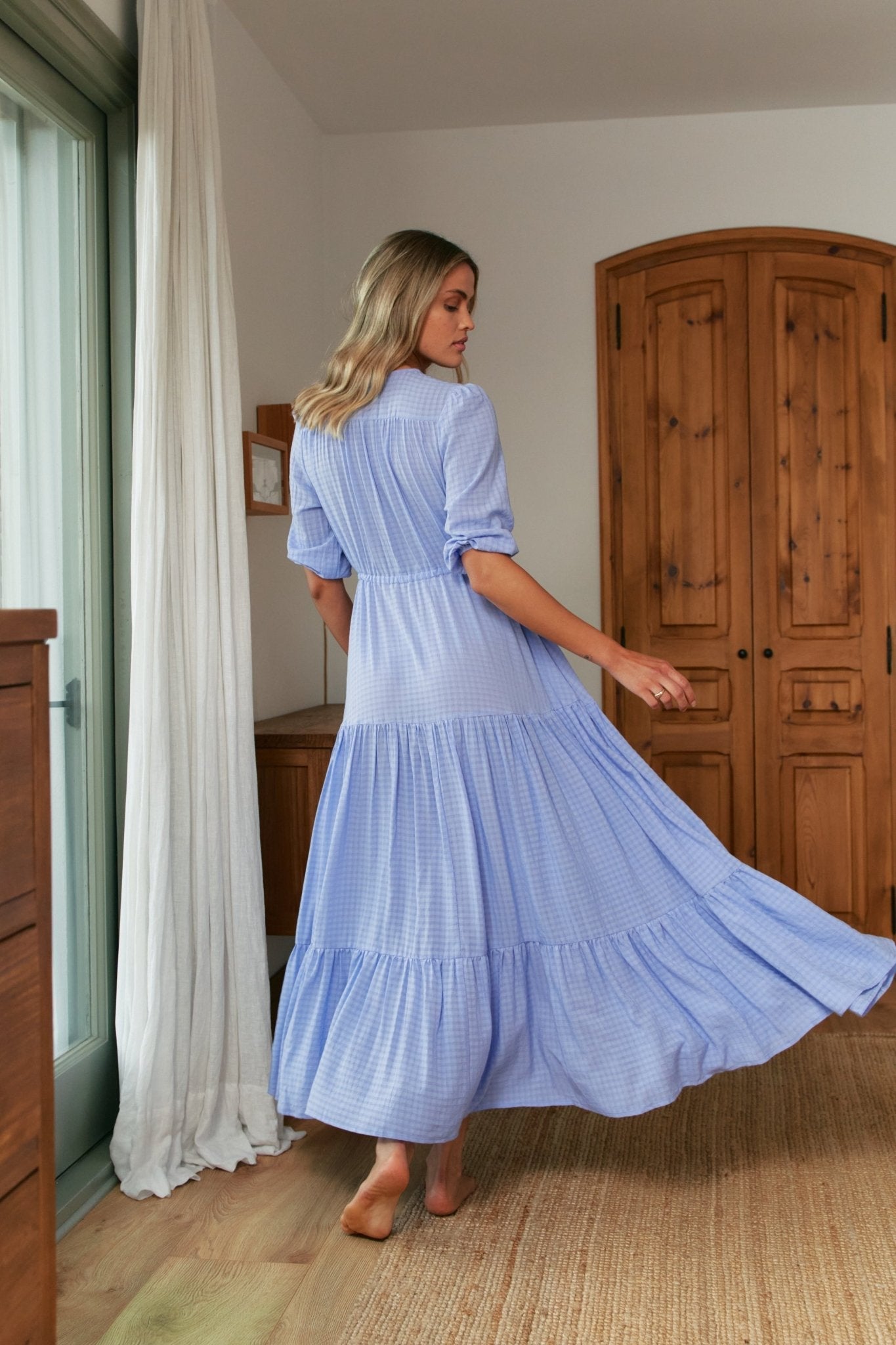 Rosina- Luftiges Maxikleid in Flieder mit V-Ausschnitt Blau 5
