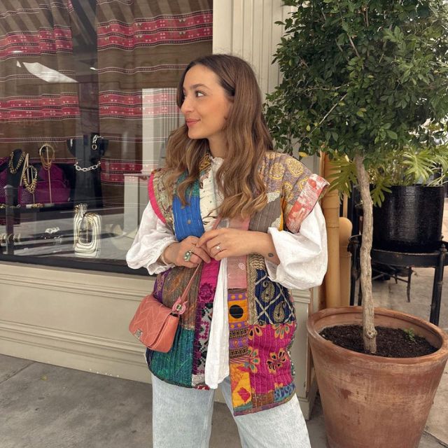 Mona – Gekürzte Steppweste Mit Blumenmuster