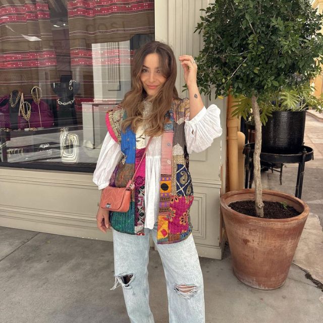 Mona – Gekürzte Steppweste Mit Blumenmuster