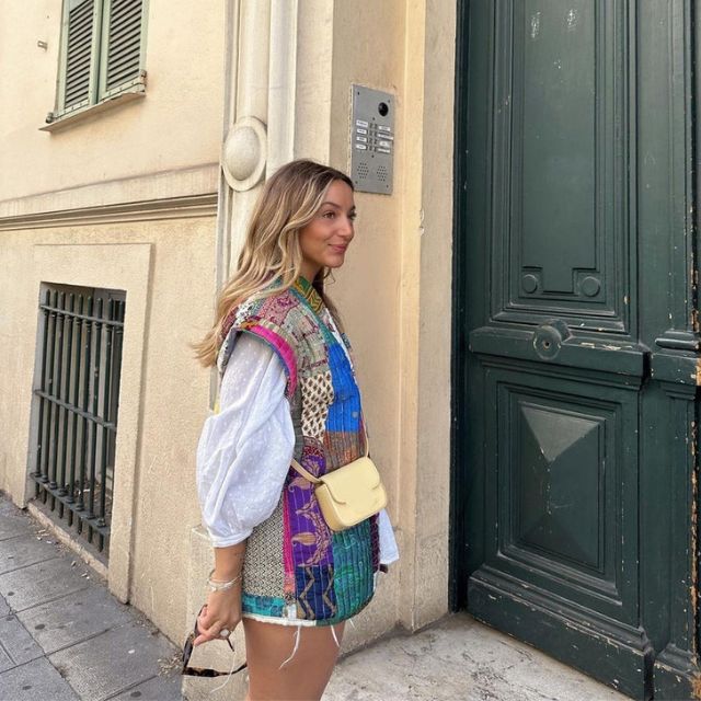 Mona – Gekürzte Steppweste Mit Blumenmuster