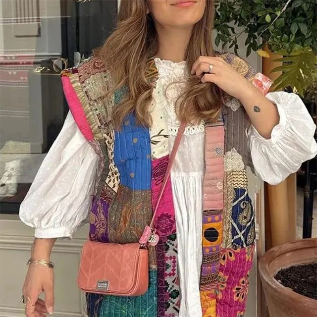 Mona – Gekürzte Steppweste Mit Blumenmuster