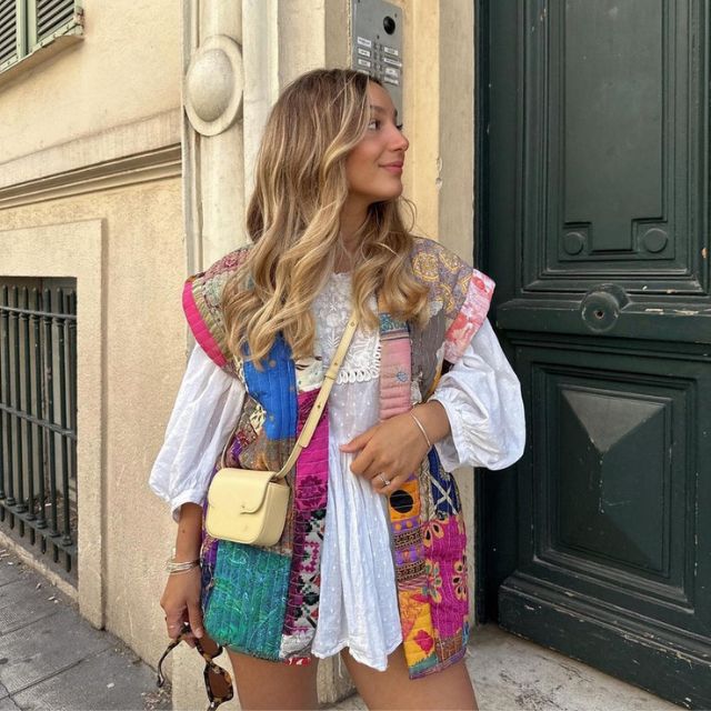 Mona – Gekürzte Steppweste Mit Blumenmuster