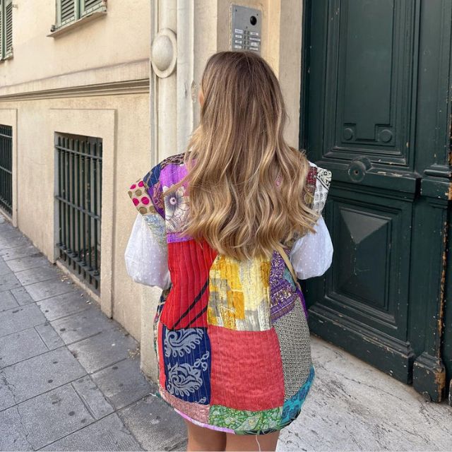 Mona – Gekürzte Steppweste Mit Blumenmuster