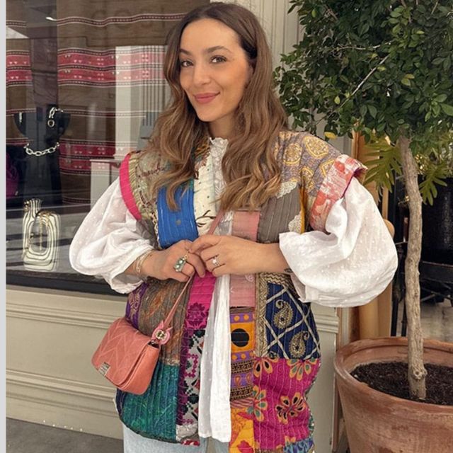 Mona – Gekürzte Steppweste Mit Blumenmuster