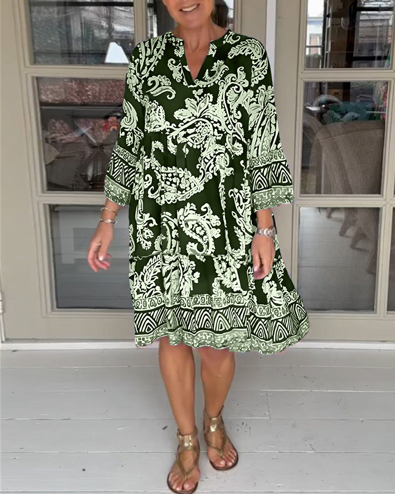 Valesandra - Kleid mit V-Ausschnitt und Paisley-Print Grun