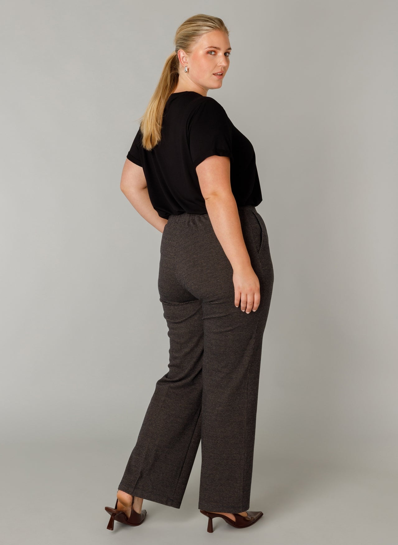 Veronica – Blau-braun karierte Hose Romana 1