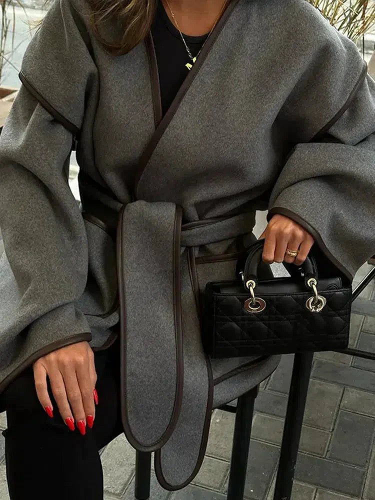Alice – Eleganter Cape-Mantel Mit Bindegürtel