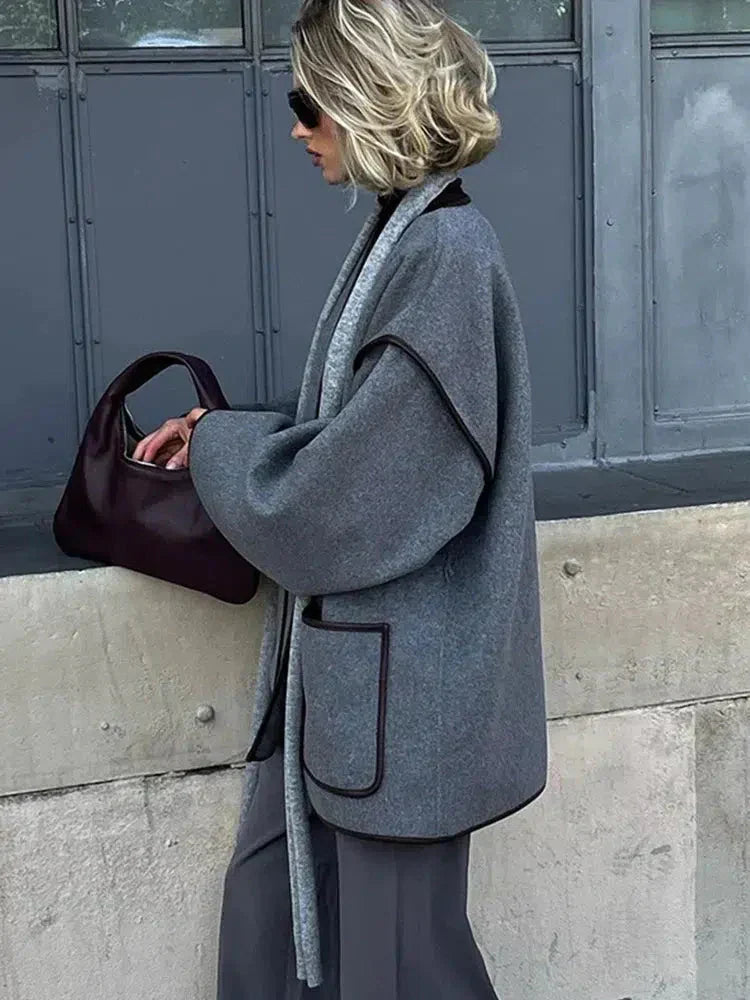 Alice – Eleganter Cape-Mantel Mit Bindegürtel