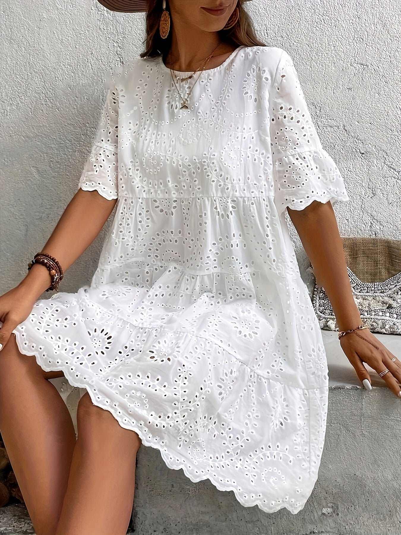 af7e4446-6691-44fd-b90d-23436533-2147-4f72-8538-Fiorella – Kanten Zomerjurk met Elegante Touch weiß 2