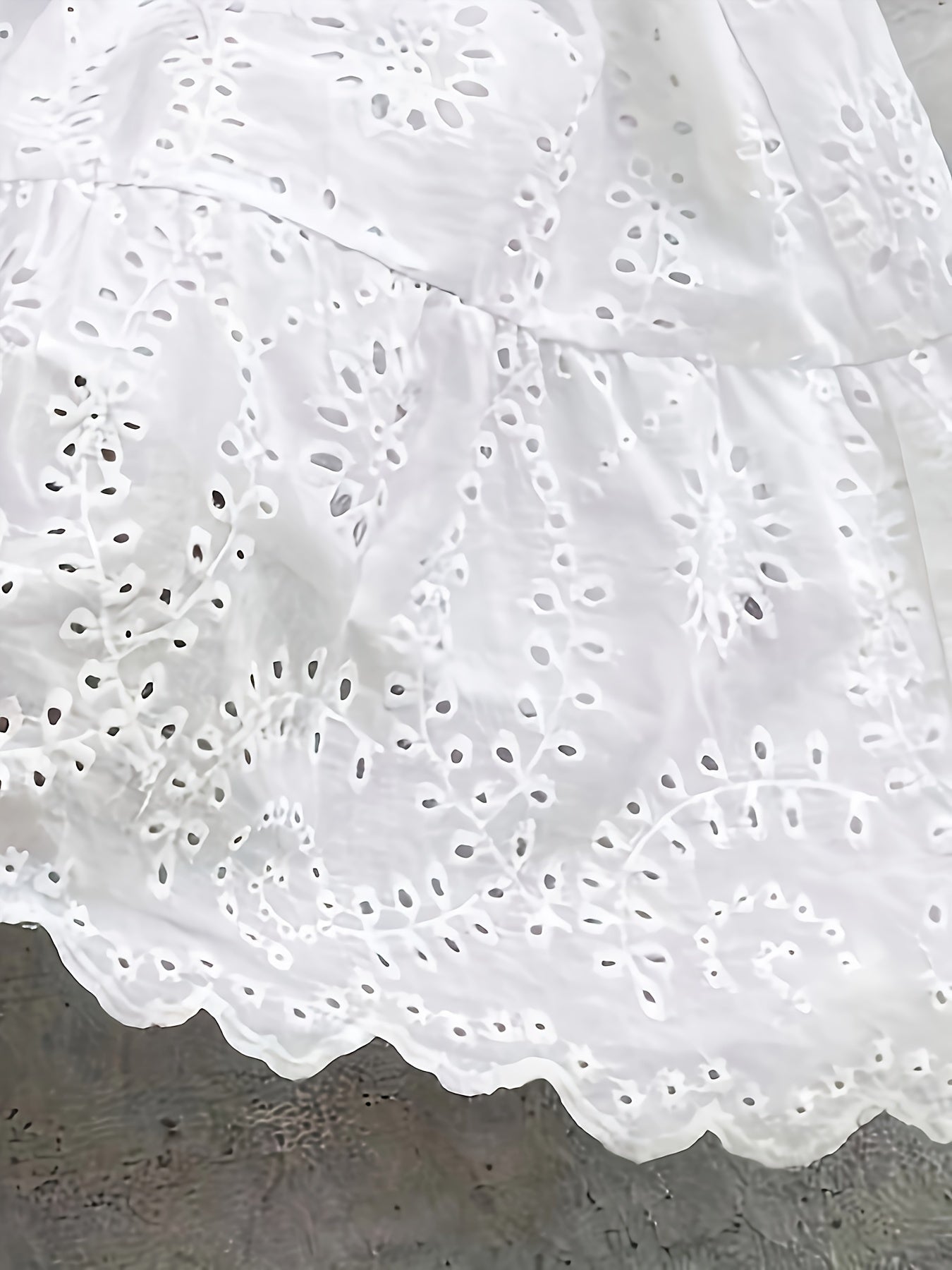 af7e4446-6691-44fd-b90d-23436533-2147-4f72-8538-Fiorella – Kanten Zomerjurk met Elegante Touch weiß 3