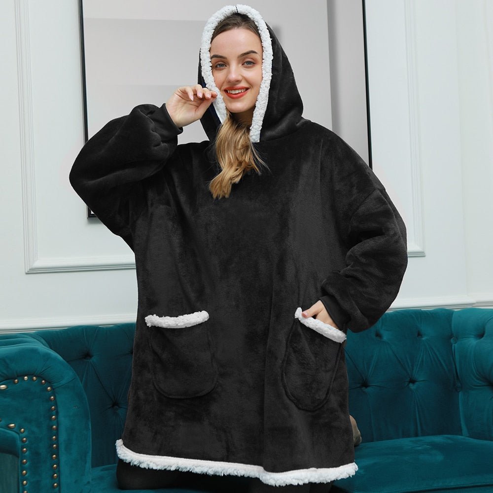 Benedikta – Fenna Kuscheliger Hoodie und Decke in Einem