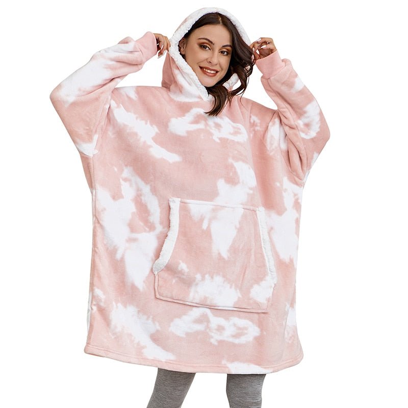 Benedikta – Fenna Kuscheliger Hoodie und Decke in Einem