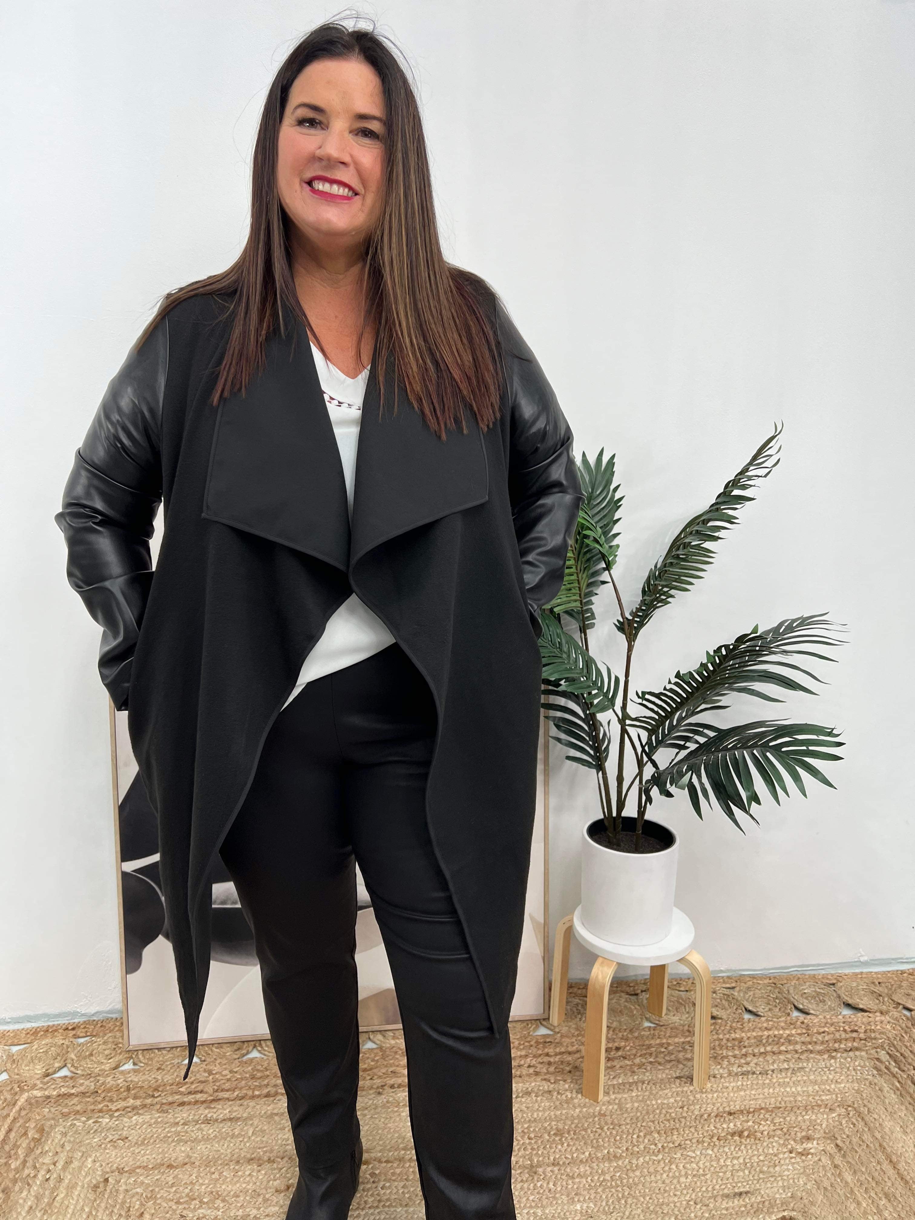 Erna - Damen Modejacke Stylisch Modern und Bequem